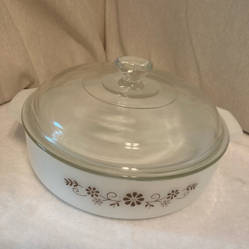 Vintage 1960s Brown Daisy Round Dynaware PYR-O-REY with another Lid